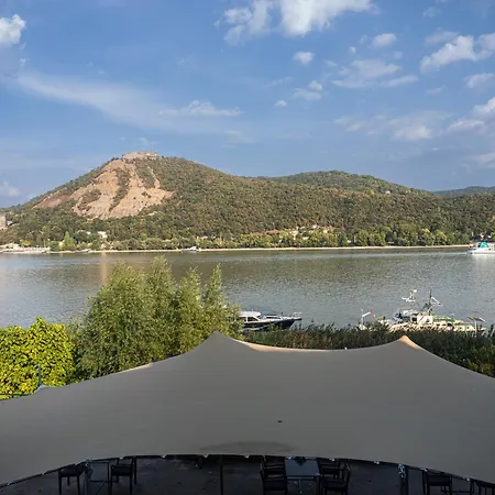 Vitrin Panzio 住宿加早餐酒店 3*