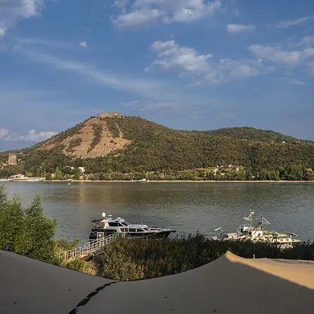 Vitrin Panzio 住宿加早餐酒店