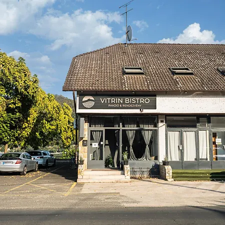 Vitrin Panzio Bed & Breakfast