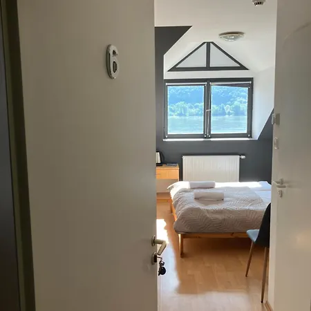 Vitrin Panzio 住宿加早餐酒店 3*